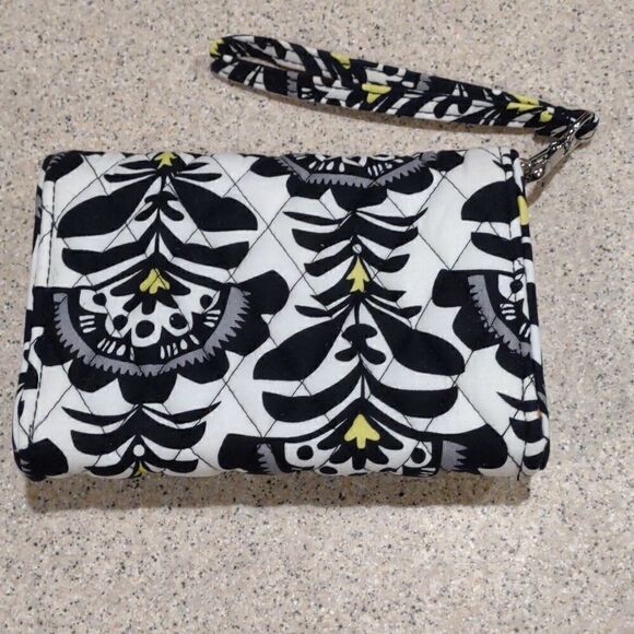 Vera Bradley Wristlet.  P3 - Picture 2 of 3